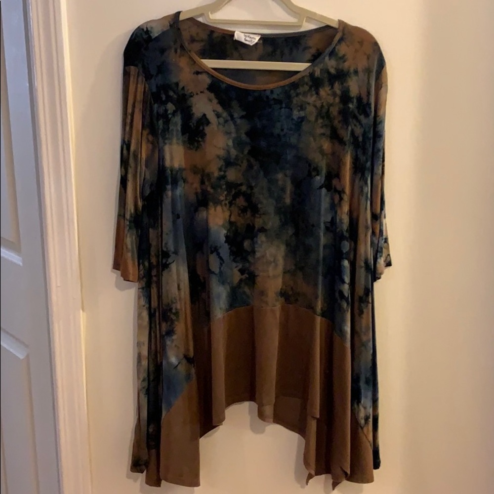 Marbled blue and tan top